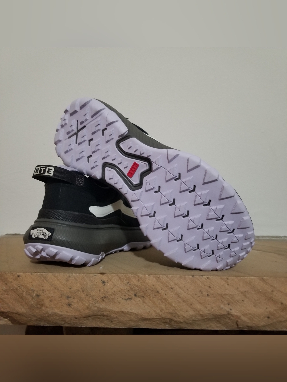 NEW! Vans UltraRange Sneakers - Black with Lavender Accents - Picture 6 of 6